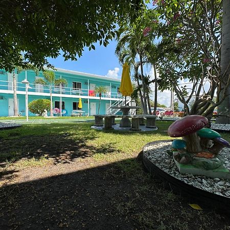 Sea Jay Motel And Marina (Adults Only) St. Pete Beach Eksteriør billede