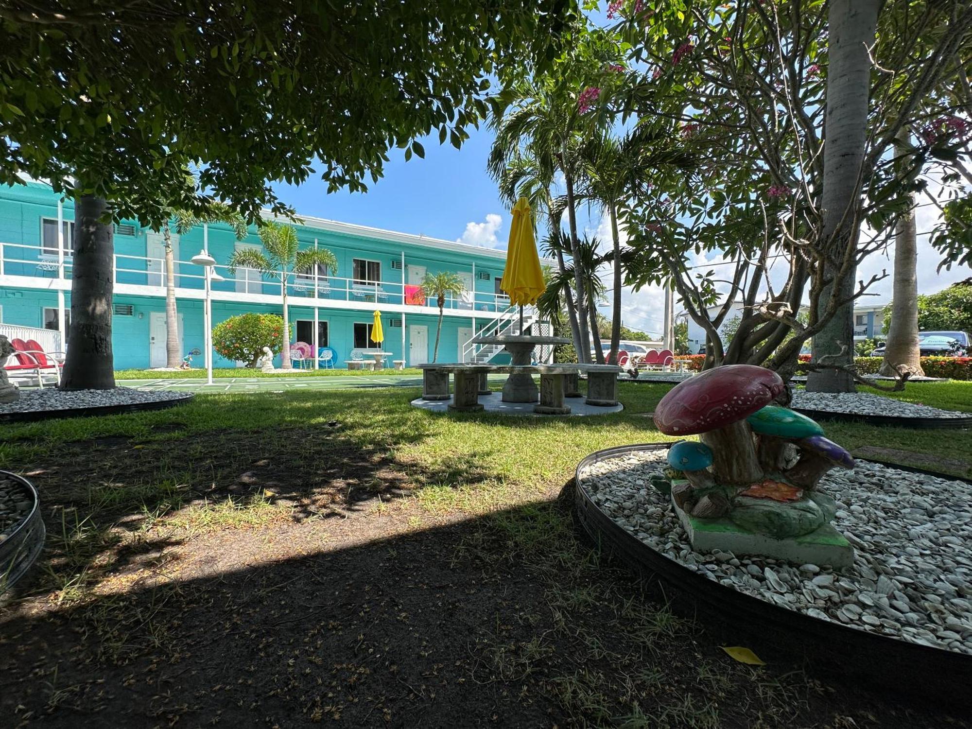 Sea Jay Motel And Marina (Adults Only) St. Pete Beach Eksteriør billede
