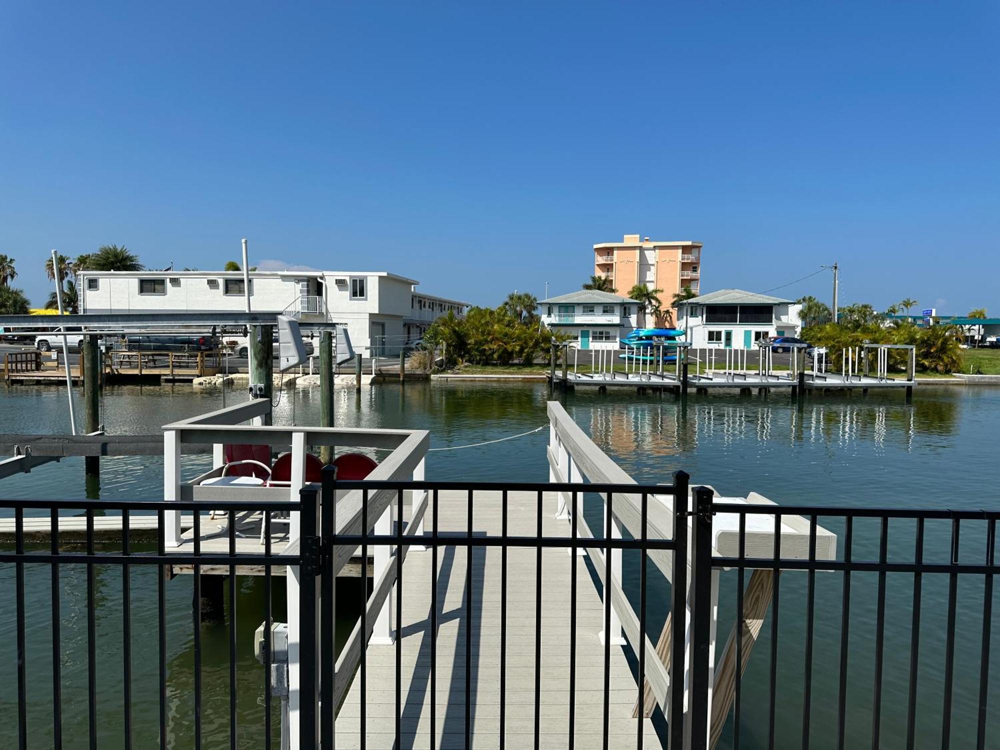Sea Jay Motel And Marina (Adults Only) St. Pete Beach Eksteriør billede